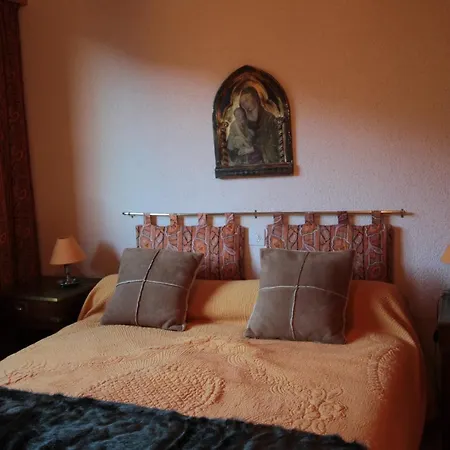 Spacious & Central 5 Bd Apt *