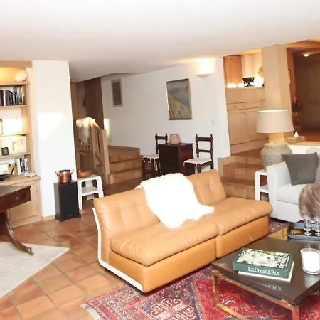 Spacious & Central 5 Bd Apt 公寓