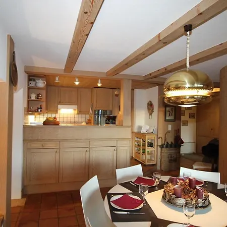Spacious & Central 5 Bd Apt