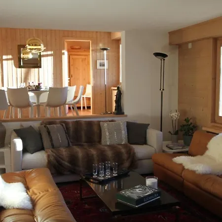 Spacious & Central 5 Bd Apt 公寓